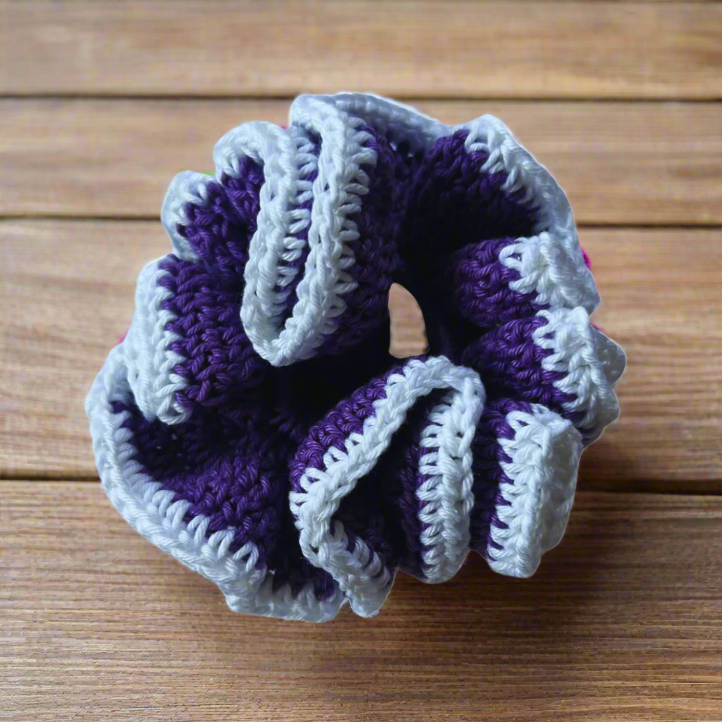 Scrunchie de crochê Roxo & Branco