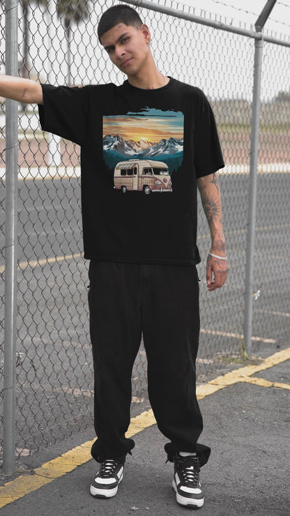 Camiseta Oversized Viagem de Kombi nas Montanhas